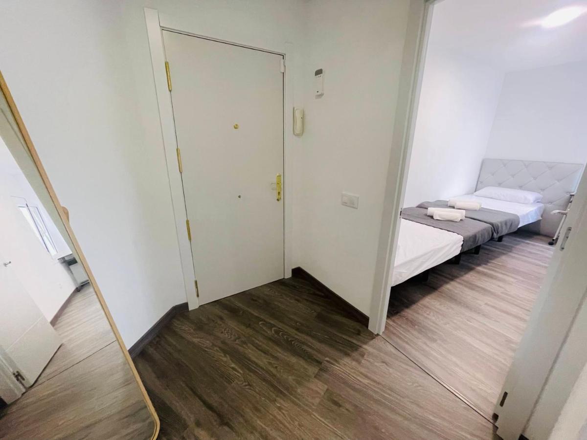 Barca 5 New Beach Apartment Сант Адриа де Бесос Екстериор снимка